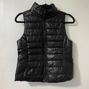 Black zip up vest!